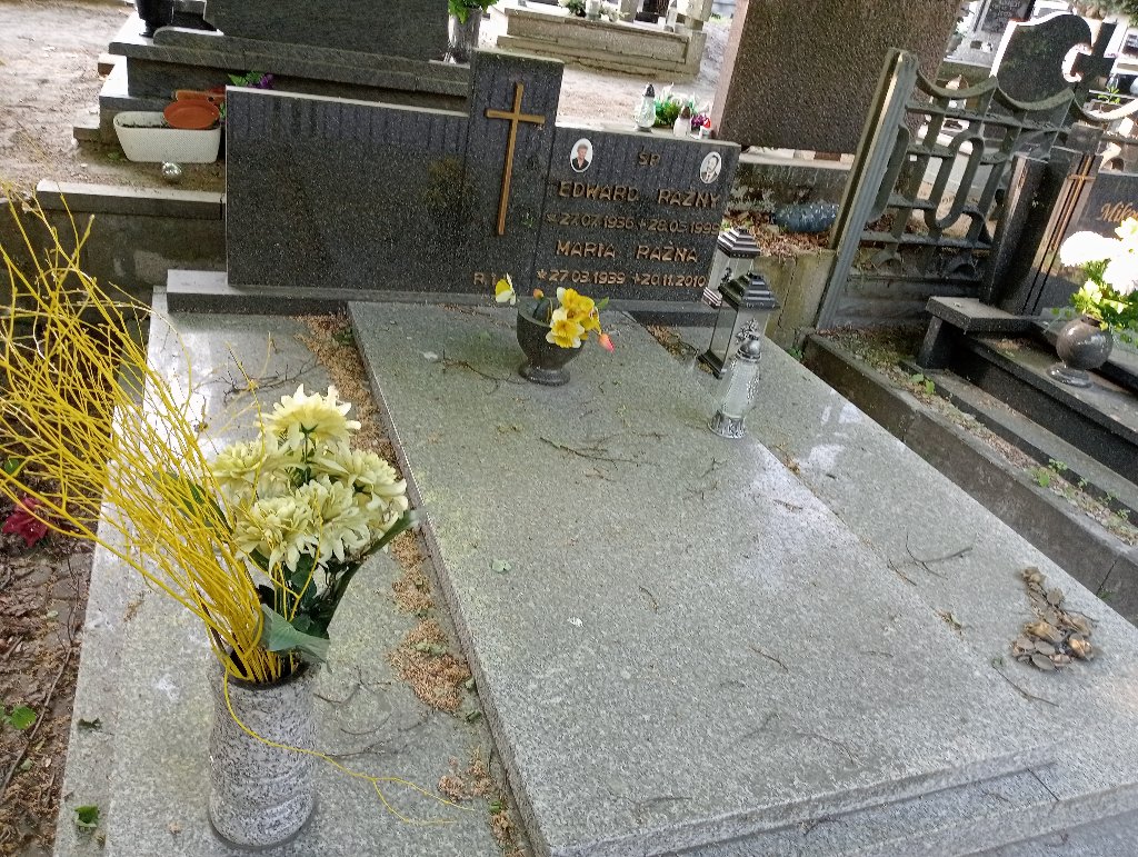 Grób Edward Raźny