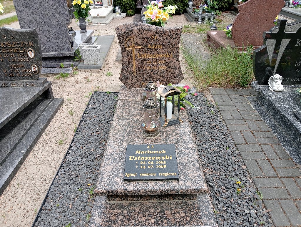 Grób Adam Ustaszewski