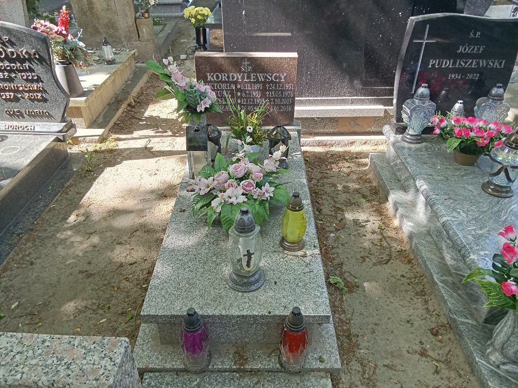 Grób Wiktoria Kordylewska