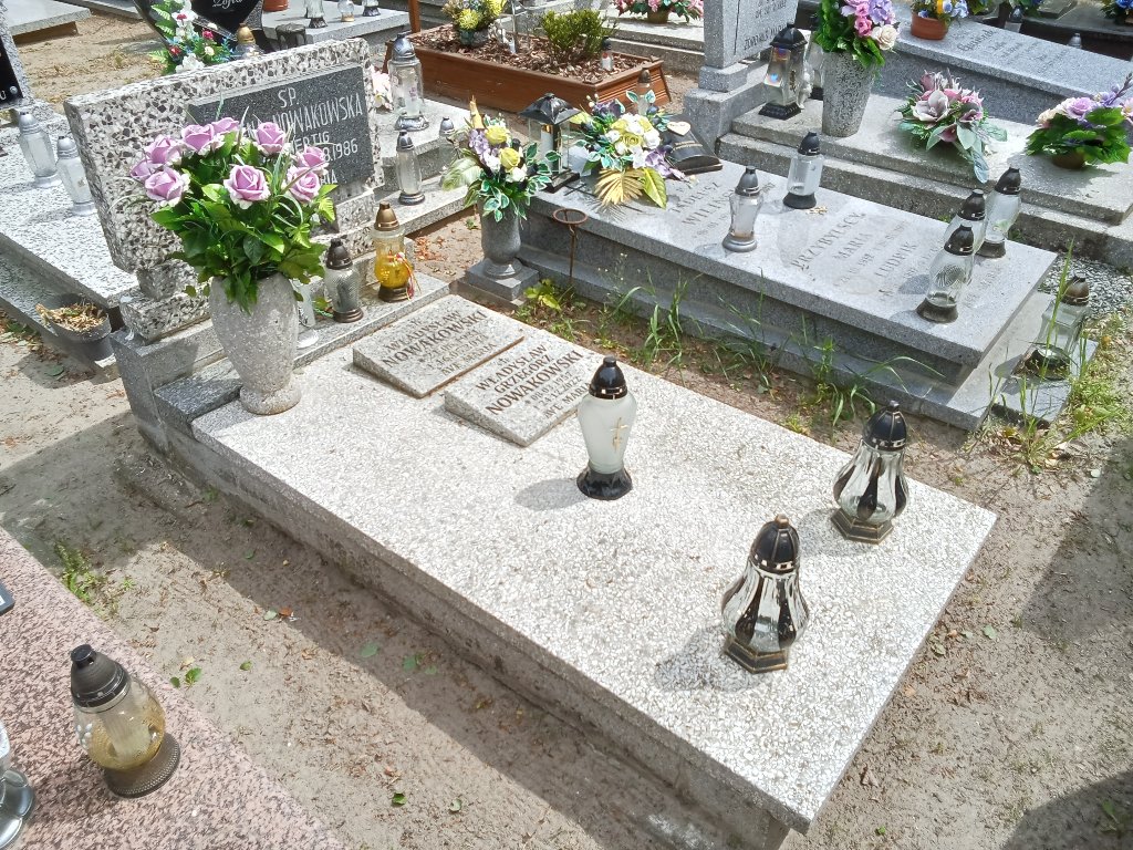 Grób Władysław Nowakowski